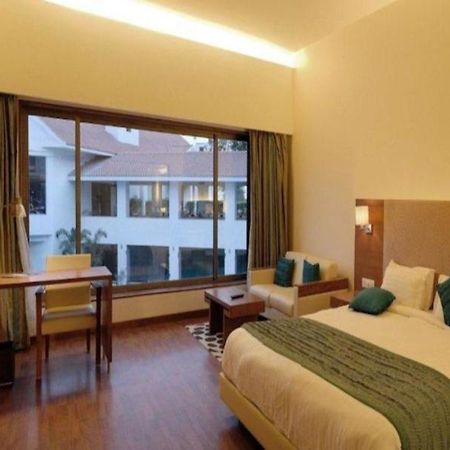 Club Mahindra Kensville Golf Resort Ahmedabad Exterior foto