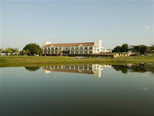 Club Mahindra Kensville Golf Resort Ahmedabad Exterior foto