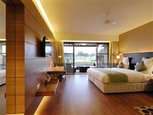 Club Mahindra Kensville Golf Resort Ahmedabad Exterior foto